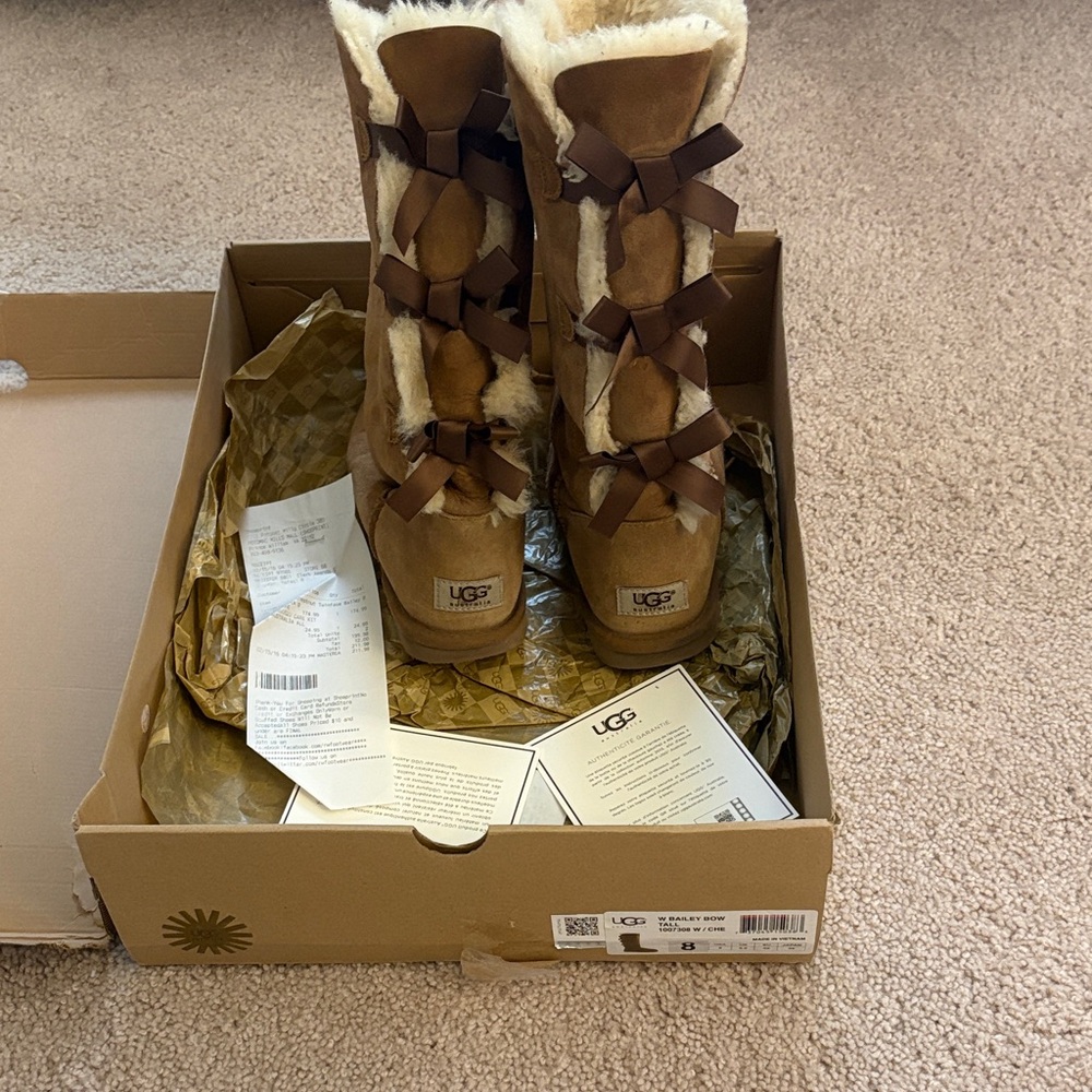 UGG Tan Boots with Shearling and Bows